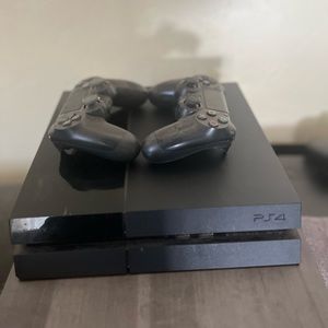 PS4 with 2 controllers All Black